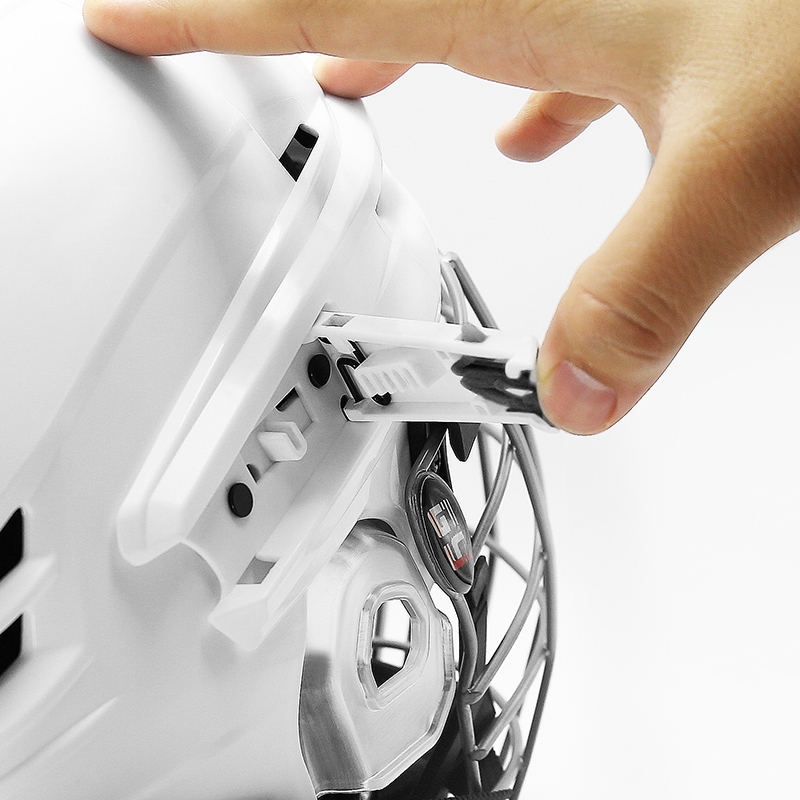 Casco de hockey sobre hielo con revestimiento de impresión 3D de entramado y material alternativo D3O